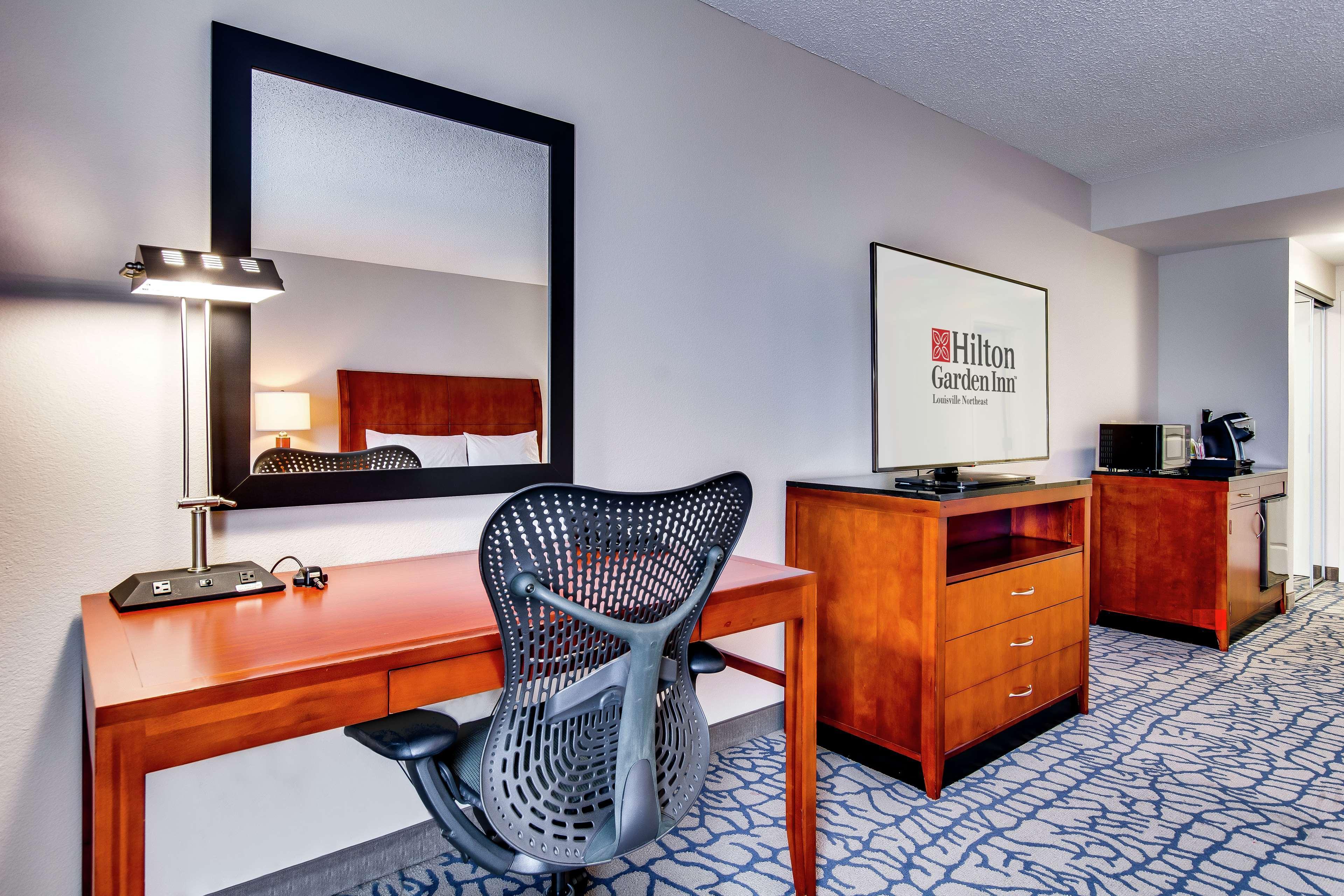 Hilton Garden Inn Louisville-Northeast Eksteriør billede
